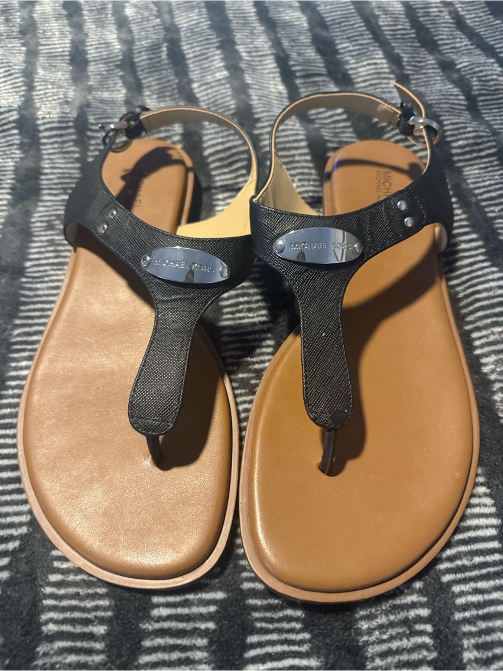 Michael Kors MK Plate Thong Sandal Black & Gold